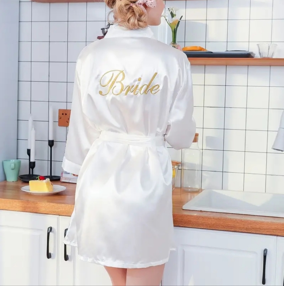 NWOT White Satin Bride Robe Bridal Size Medium